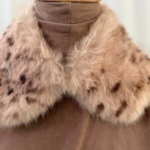 VTG, Rare Color of Genuine Rabbit Fur, Cejon Collar. Sophisticated. Luxurious.